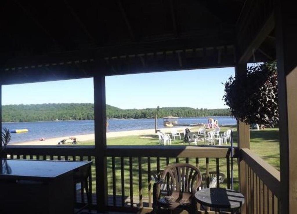 Cloverleaf Cottages Oxtongue Lake Exterior photo