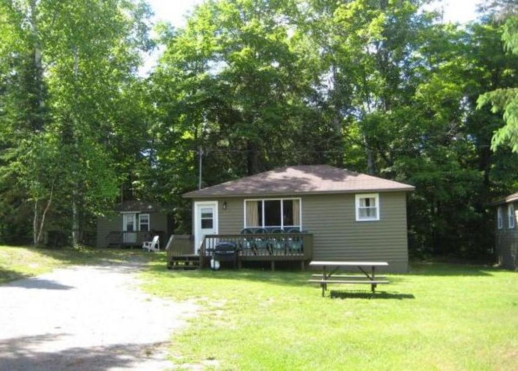 Cloverleaf Cottages Oxtongue Lake Exterior photo