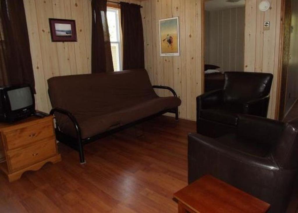 Cloverleaf Cottages Oxtongue Lake Room photo