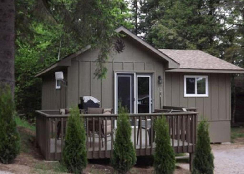 Cloverleaf Cottages Oxtongue Lake Room photo