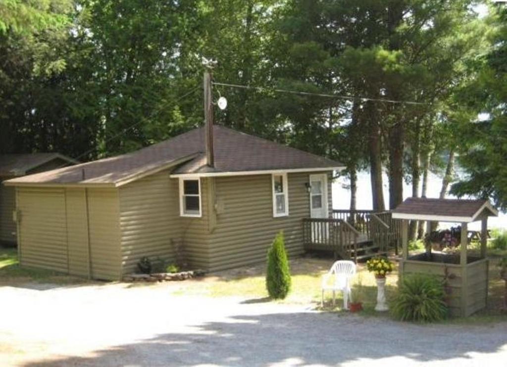 Cloverleaf Cottages Oxtongue Lake Room photo